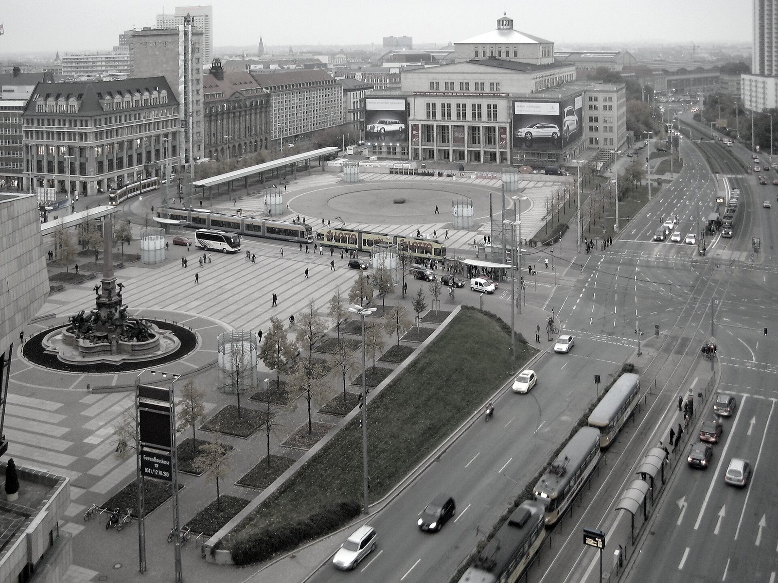 Augustusplatz, Leipzig — editorial, desaturiert